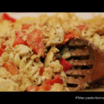 Pâtes au poulet, pesto et tomates - Cinq Fourchettes