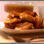 Pouding au pain et aux pommes, sauce butterscotch et rhum - Cinq Fourchette