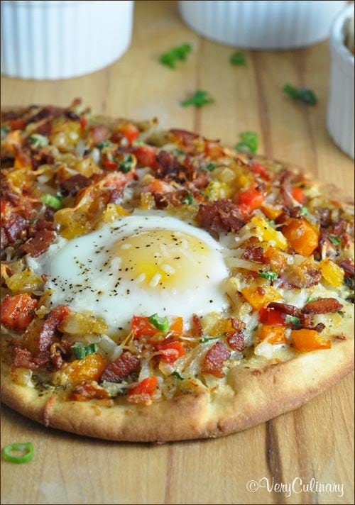Pizza déjeuner sur pain Naan