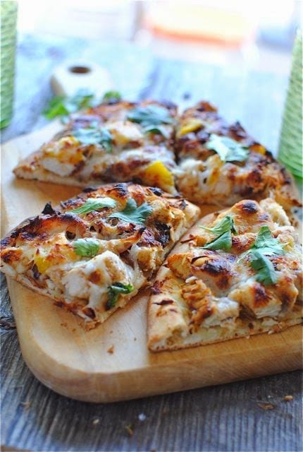 7 idées de pizza sur pain naan! Vous allez adorer! - Cinq Fourchettes
