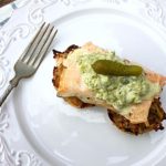 Gâteau de patate et sauce aux cornichons
