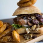 Le MEILLEUR Burger au poulet EVER ! Cinq Fourchettes marinade whiskey poulet poitrine Exceldor hamburger frites champignons monterey jack