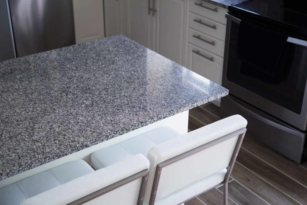rénovation de ma cuisine Ma nouvelle cuisine est enfin terminée ! Vous n'en croirez pas vos yeux de la différence ! Home Depot Canada rénovation comptoir lavabo achat installation Cinq Fourchettes