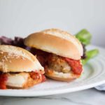 Sliders au poulet Une recette de base pour vous sauver du temps à la rentrée Cinq Fourchettes