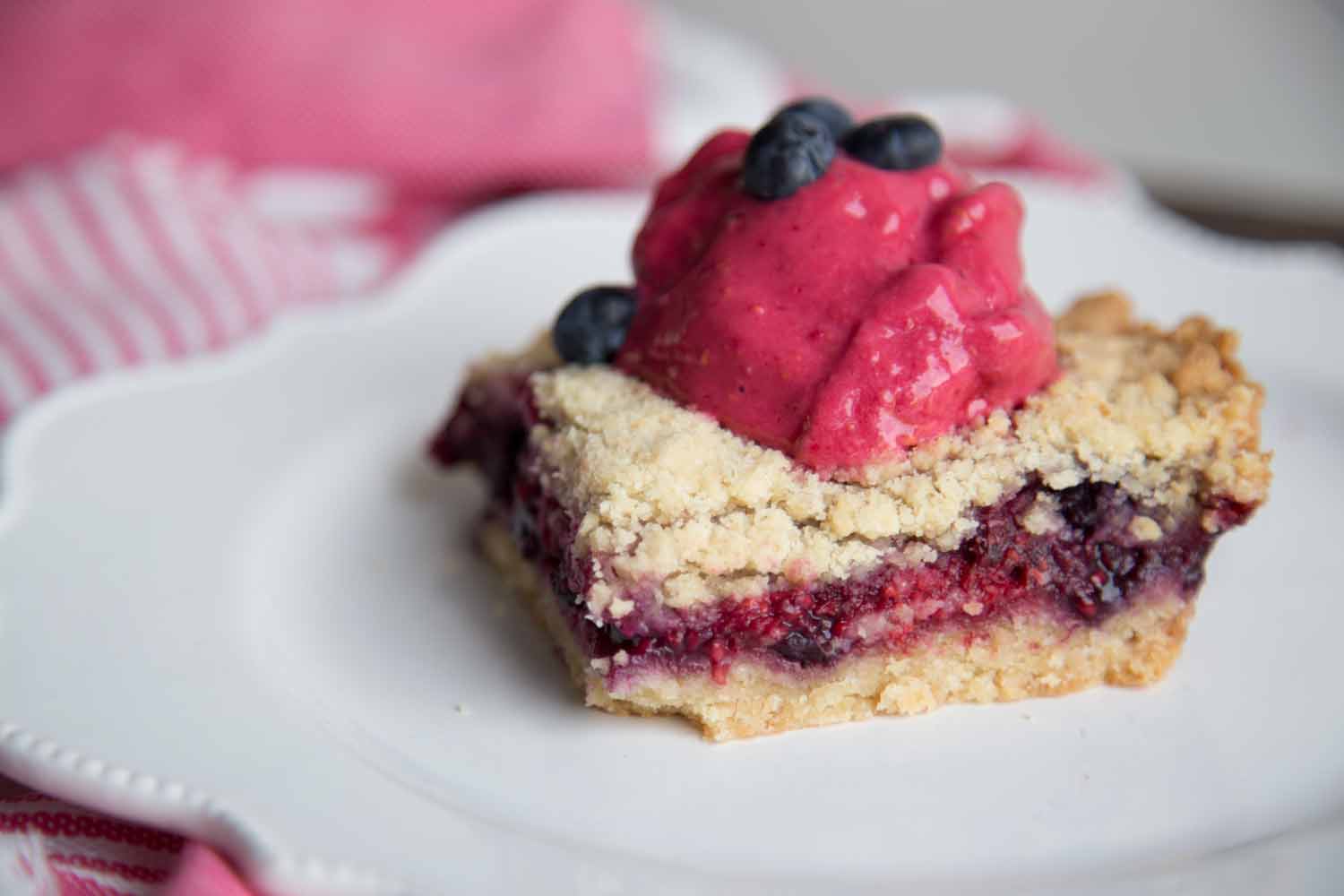 Des carrés aux petits fruits trop parfaits Cinq Fourchettes