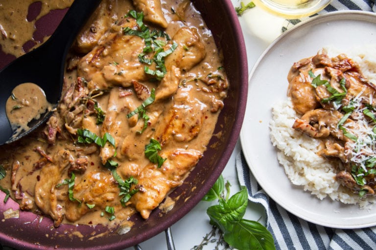 poulet avec sauce crémeuse aux tomates séchées cinq fourchettes recette