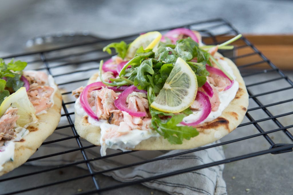 saumon grillé zaatar yogourt oignons marinés