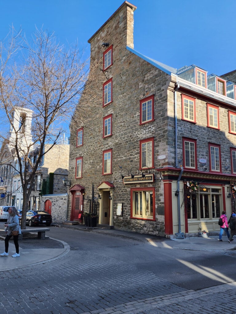 5 adresses à découvrir à Québec voyage Québec travel solo Cinq Fourchettes hôtel Nomad Spa STRÖM La patate d'or Justine deTerroir restaurant tourisme