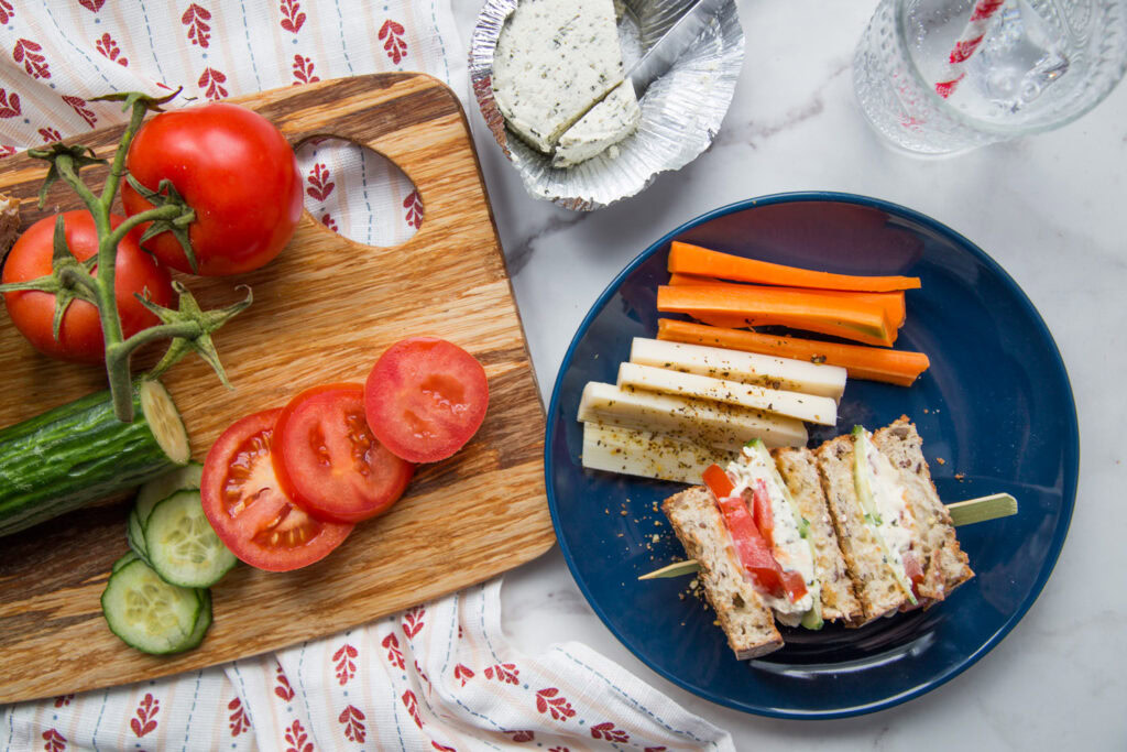 sandwich boursin tomate concombre recette facile cinq fourchettes