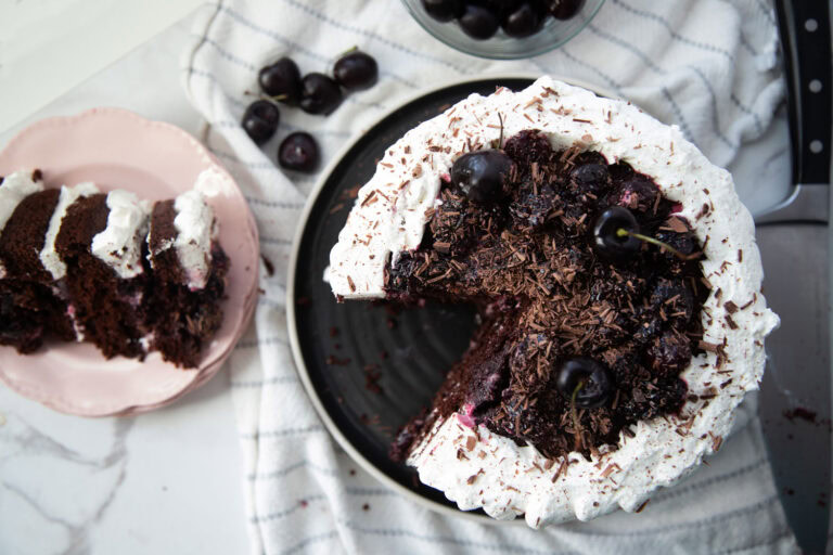 gâteau forêt noire chocolat dessert classique Cinq Fourchettes recette