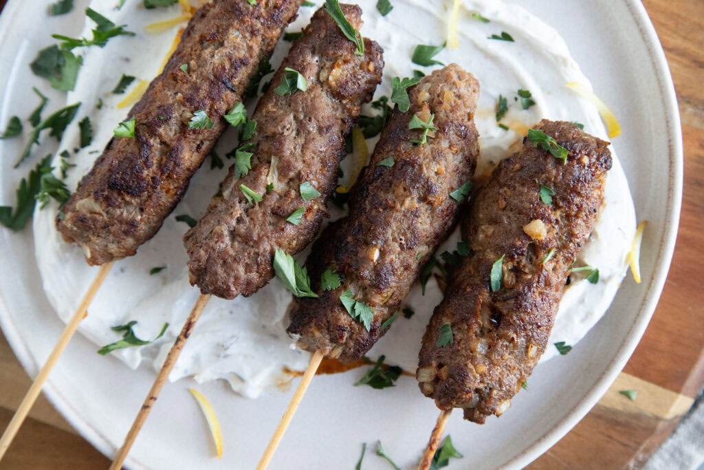 keftas boeuf recette brochette facile labneh citron Cinq Fourchettes