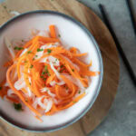 Daikon et carottes marinés recette marinade facile Cinq Fourchettes