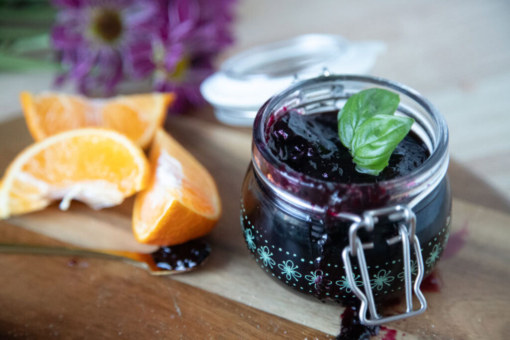 confiture de bleuets lime basilic cinq fourchettes