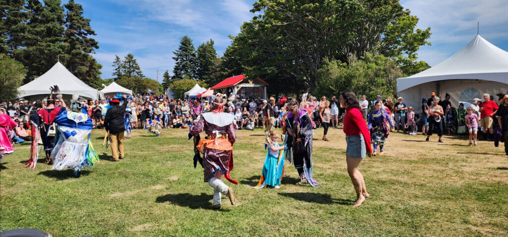 Tourisme autochtone Cacouna Québec Canada Pow-wow Cinq fourchettes